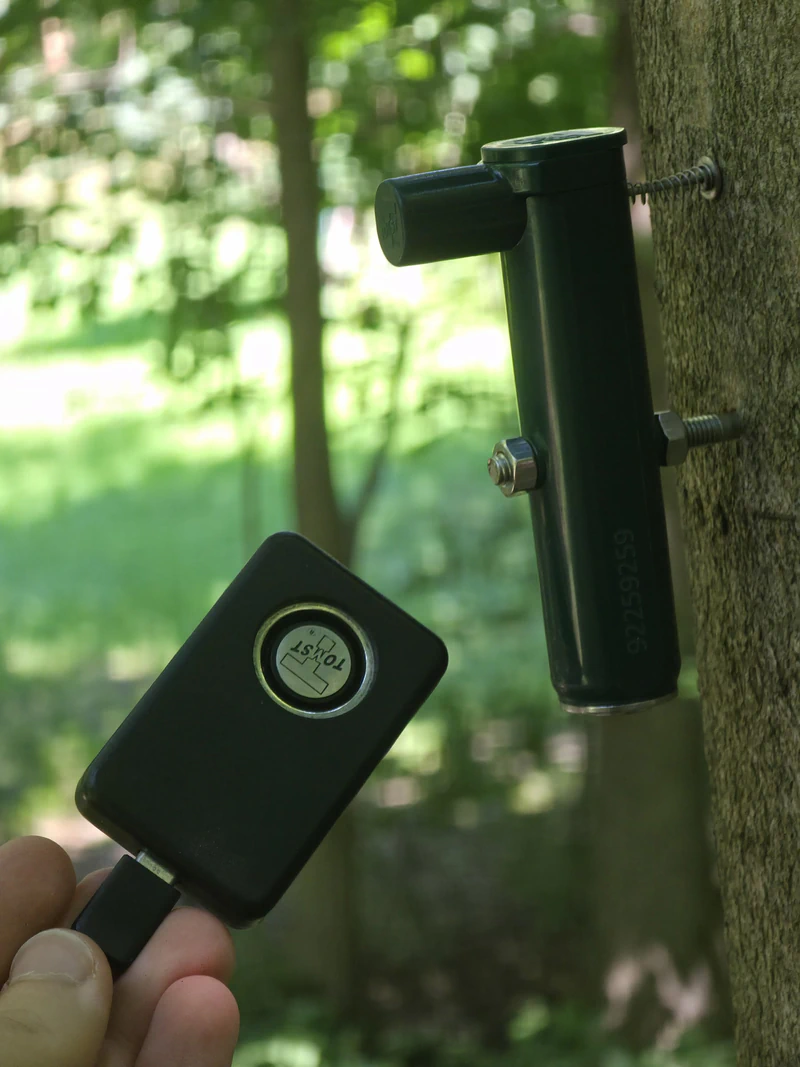 TMD Adapter reading ring next to a Point Dendrometer installed on a tree