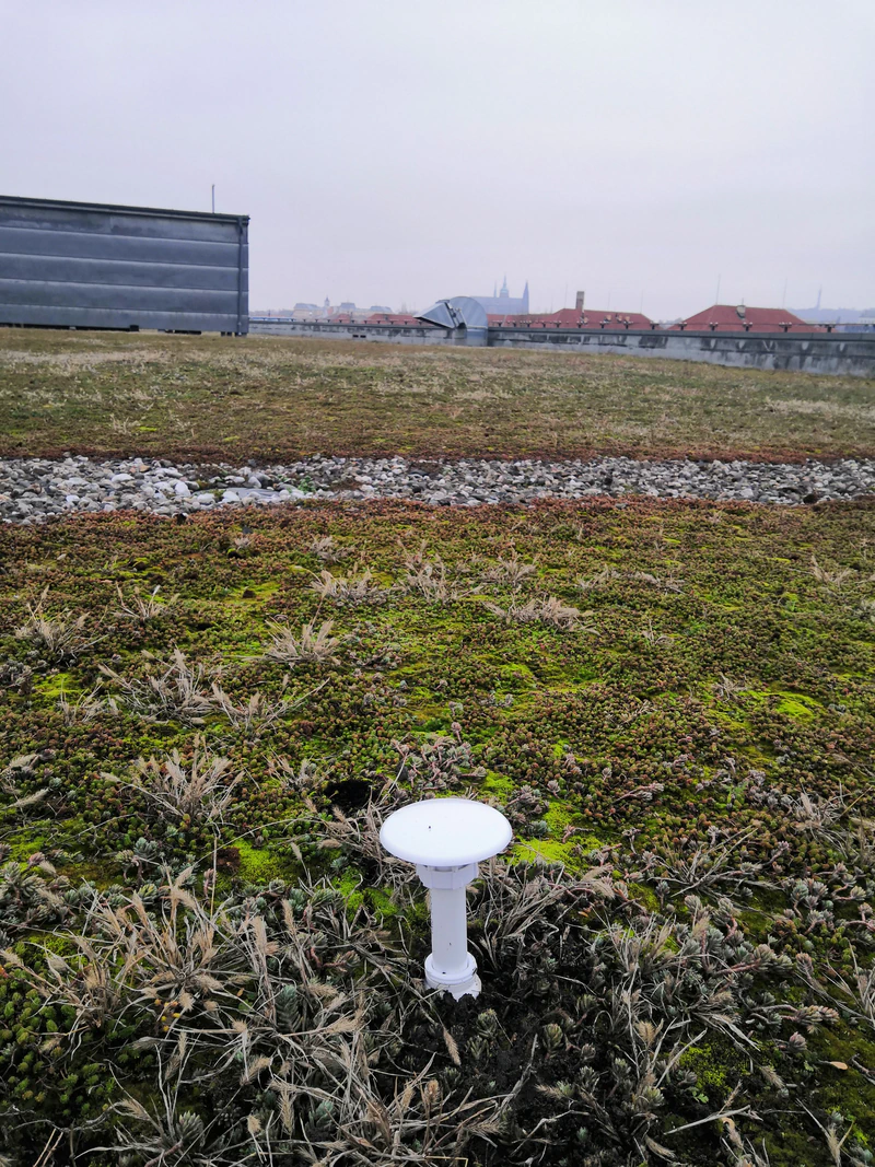 TMS Bend under a sun shield on a green roof